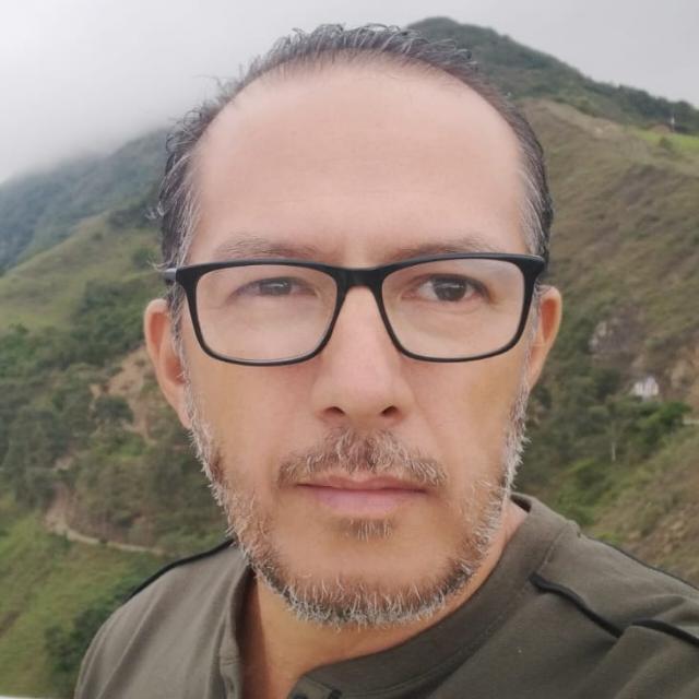 EFREN BLADIMIR TORRES BRICEÑO